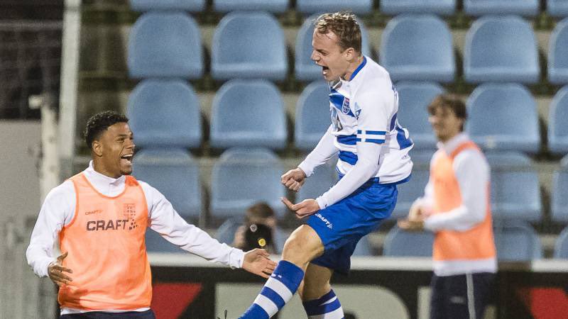 ForzaPECZwolle's tweet image. #thomasiseenzwollenaar Thomas van den Belt speelt sinds 2012 in het shirt van PEC en hoort in het blauw-wit en niet in het geel-blauw. Blijf dus bij PEC Zwolle! RT als je dit ook vindt!