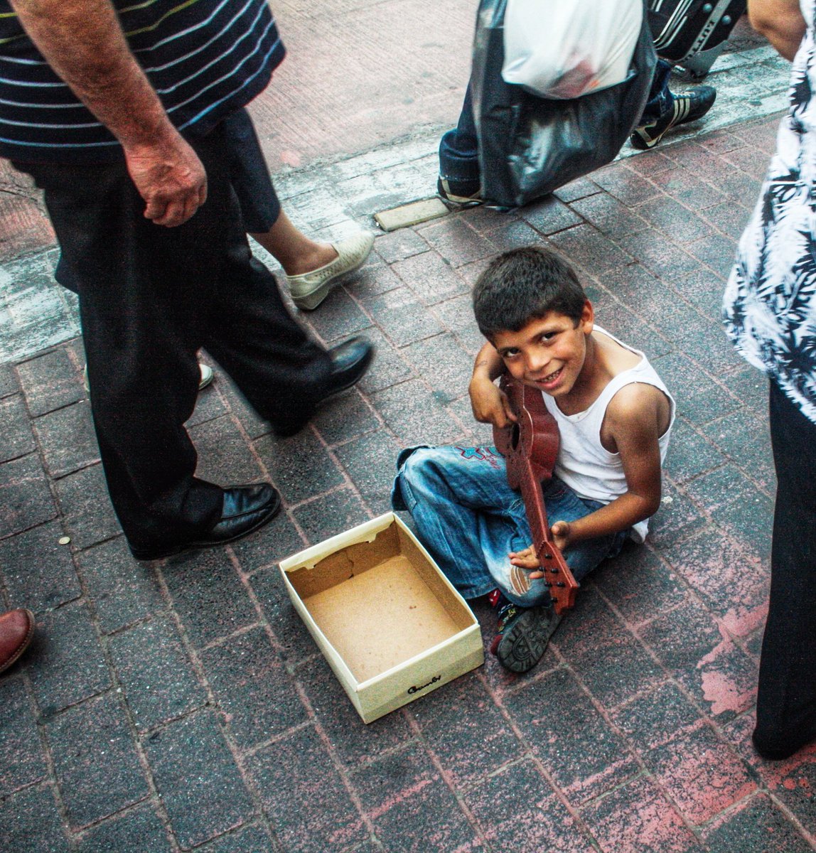 Bazen hayatın tüm zorluklarına karsı gülersin..