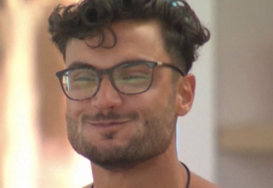 hddgjnkjluijogs's tweet photo. rolled her eyes one too many times… #LoveIsland https://t.co/TFBMKl00iu