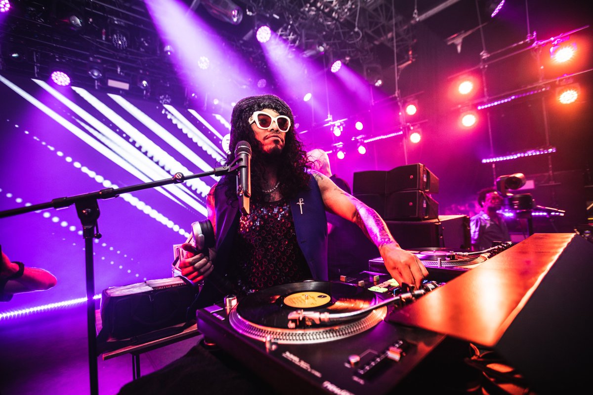 .WEE MAN tweet media