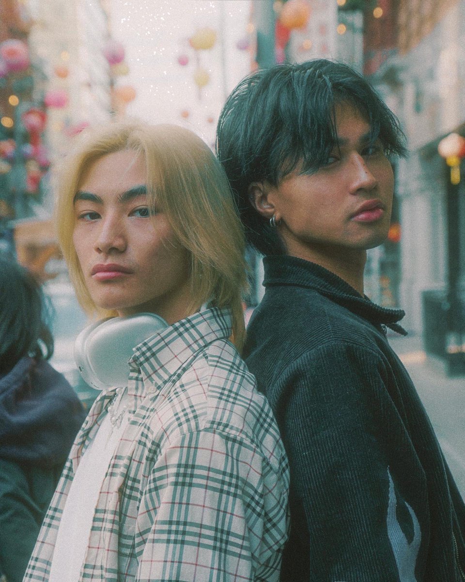 Azngami's tweet photo. 🌗 https://t.co/8yEGrkjXxW