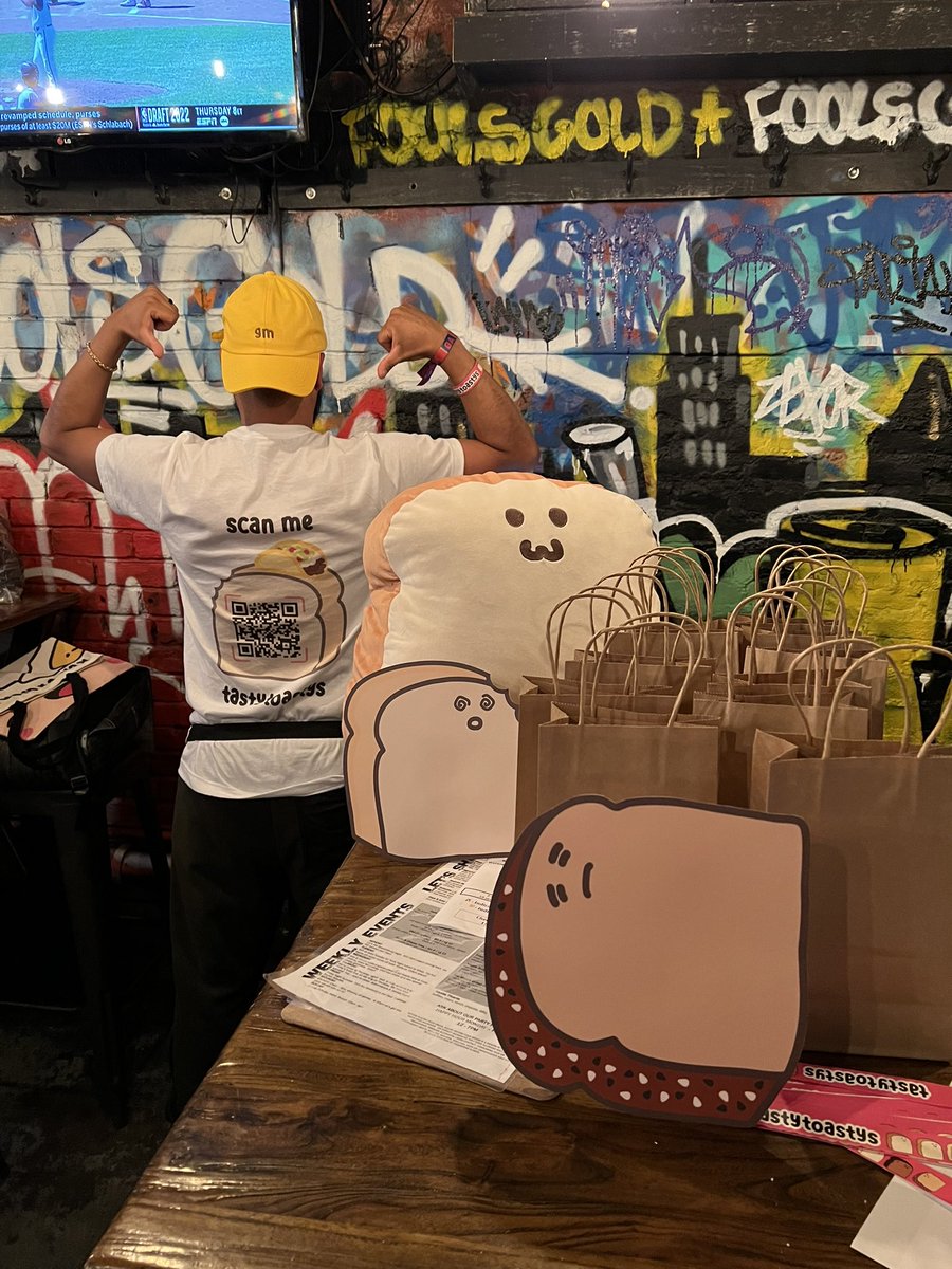 tastytoastys's tweet image. We’re ready for you! Come through #Toastyfam ❤️🍞💚 #nftnyc #breadish