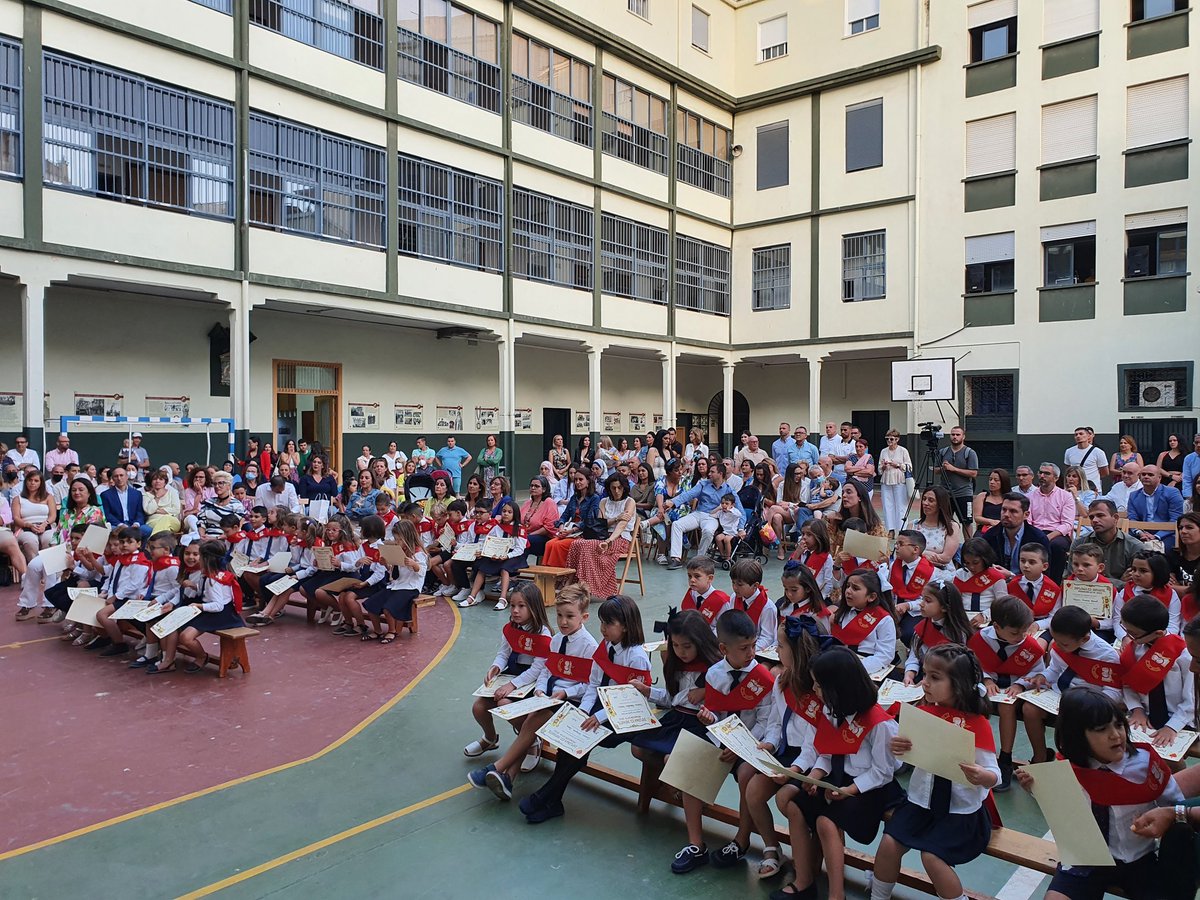 CSAgustinCeuta's tweet photo. Nuestros peques de Infantil 5 años han celebrado hoy su graduación.

Muchas felicidades campeones y que disfrutéis mucho en esta nueva etapa 😍😍😍.

#Agustinos #CSACeuta #Cuídala #Graduación #Infantil https://t.co/oufbL2OXKZ