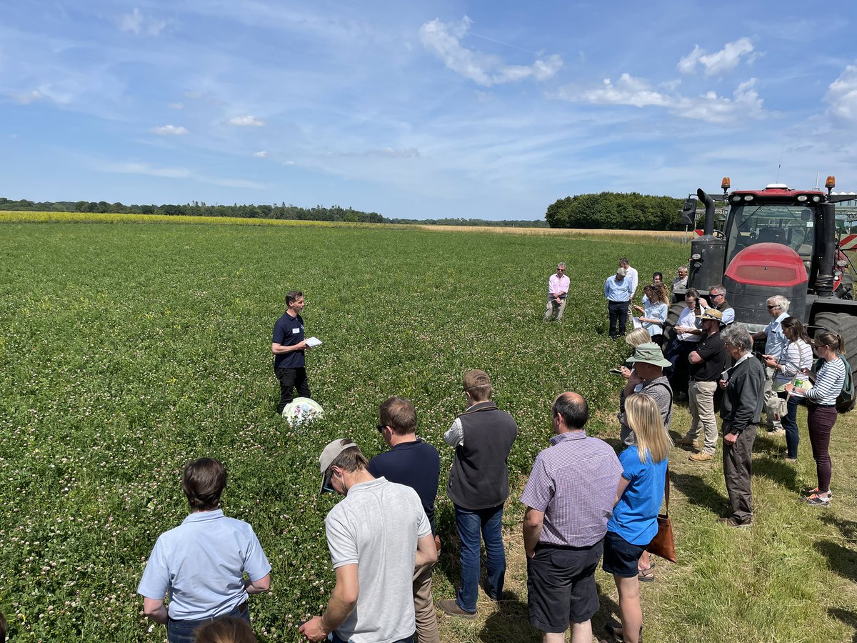 eve_comms's tweet photo. Three years ago we helped @CortevaUK and @LEAF_Farming launch the #ResilientAndReady programme helping four farms become more sustainable. @NickDown21 was one of them and today Yattendon became a LEAF Demonstration Farm in glorious sunshine. A fitting end to this chapter https://t.co/ymOcSHdGwh