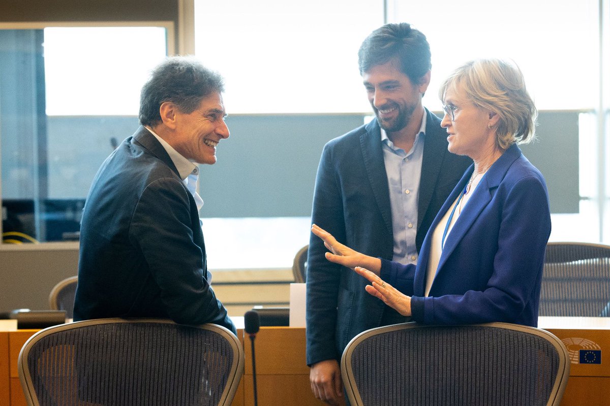 Deal on #CSRD ‼️

A provisional agreement was just reached between <a href="/Europarl_EN/">European Parliament</a> &amp; @Europe2022FR on Corporate Sustainability Reporting! 

New mandatory rules for companies to report on their social and environmental impact will soon become a reality!🌎 🏭

Press release coming..