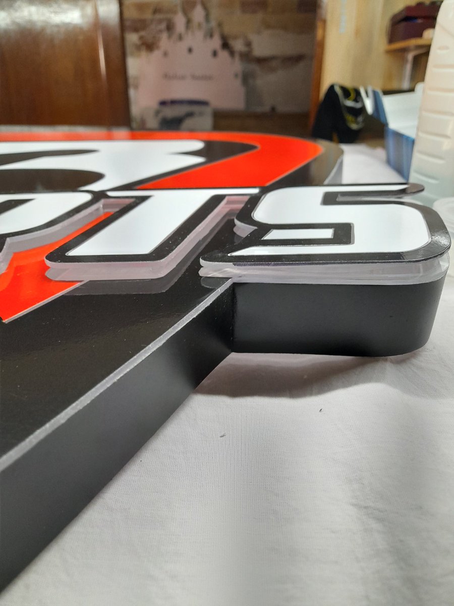 timmycreaciones's tweet photo. Mataró, Barcelona. Que lo disfrutes Marian.
#codisports #ciclismo #ciclista #logos #regalo #Escudos #customized #customlamp #cartelpersonalizado https://t.co/UNvMKJ62ON
