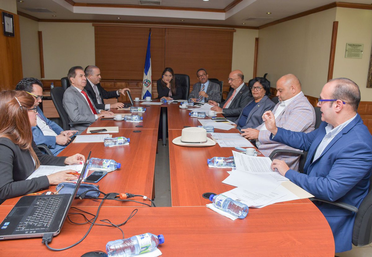 🏥La Comisión de Salud Pública presidida por <a href="/liadediazd/">liadediaz</a> acordó rendir informe favorable a la Resolución que solicita <a href="/SISALRILRD/">SISALRILRD</a> incorporar cobertura de la prueba para la detección de la Nefropatía Diabética, en pacientes que padecen diabetes tipo 2, en los servicios de las ARS.