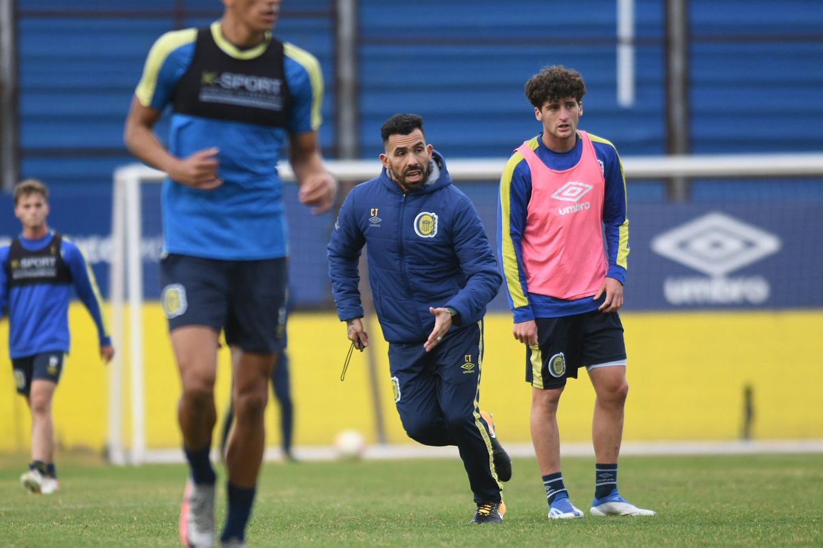 🏟️🏃‍♂️📸 ¡Primeras imágenes de Carlos Tevez con sus dirigidos en Arroyo Seco!

#VamosCanalla 💪🏼🇺🇦