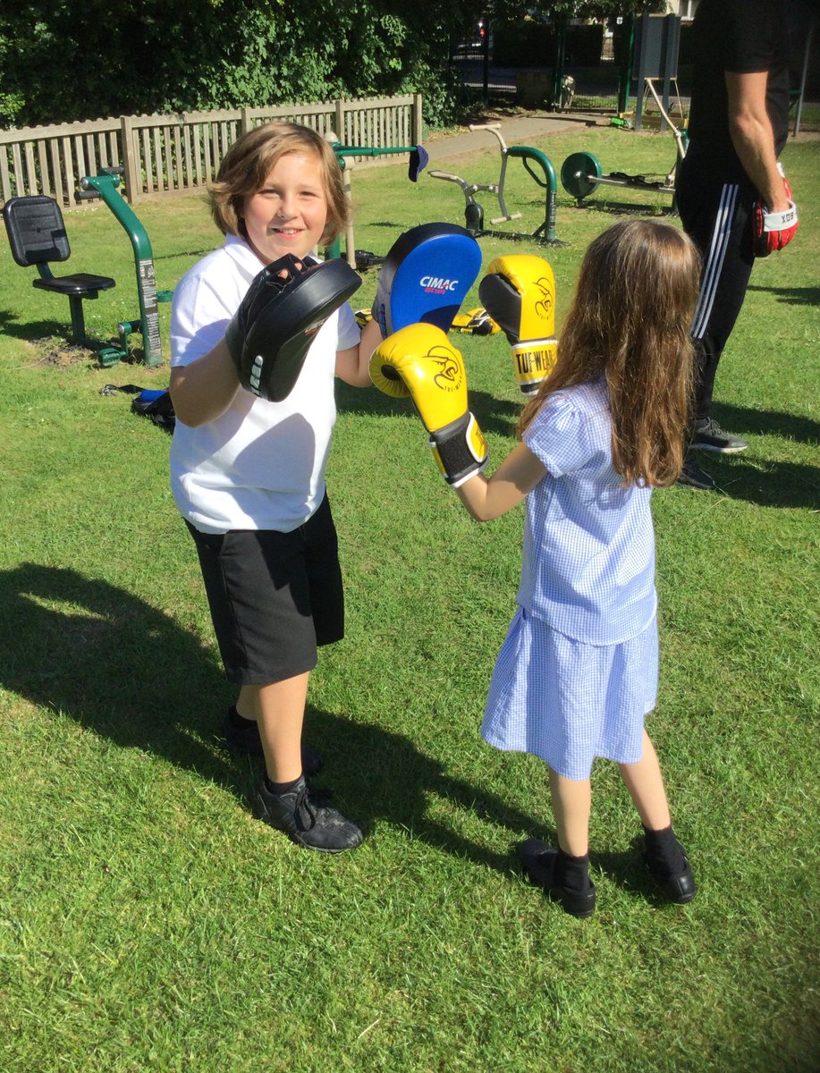 BuildwasAcademy's tweet photo. Tuesday has brought some boxing to KS2 thanks to Joe Lockley from Brightstar Boxing. 🥊 https://t.co/pEFYyyNPYT