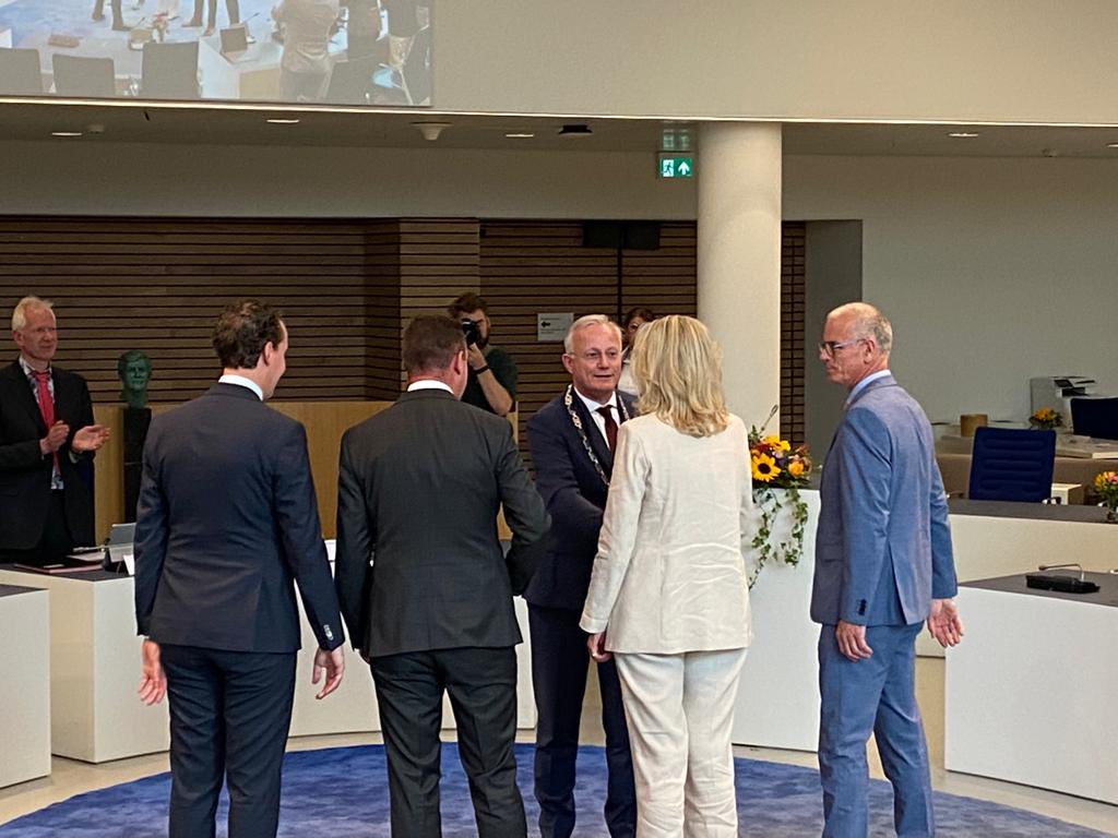 arjengerritsen's tweet photo. Een nieuw college @Gemeente_Almelo! Vanavond werden @moniquevansaane @arjenmaathuis @Martinvanrees en @VanMierloCDA door de gemeenteraad benoemd tot wethouder. Een goed team met ambitieuze plannen. Ik zie er naar uit samen met deze wethouders aan de slag te gaan! https://t.co/5Ebu4XJUkH