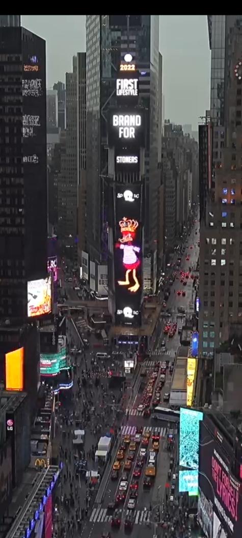 @SDLC420 is so lit #NFTNYC22 #TimeSquare is a success.. the team delivers everything..look at these beauties in #NYC. Just a big W ...<a href="/CrownSdlc/">sdlc crown gang</a> <a href="/Cyco_Cat/">SDLC - Cyclops Cat Club</a> <a href="/sdlc_medujelly/">SDLC_Medusa_Jellyfish_420</a> <a href="/LeafSkinDucks/">LeafSkin420</a> <a href="/RastaFlag420/">RastaFlag 420</a> is just fiyaaaaaaaaaaa ! 👀 Probably nothing #Staking #Merch #FemaleDucks LFG🔥