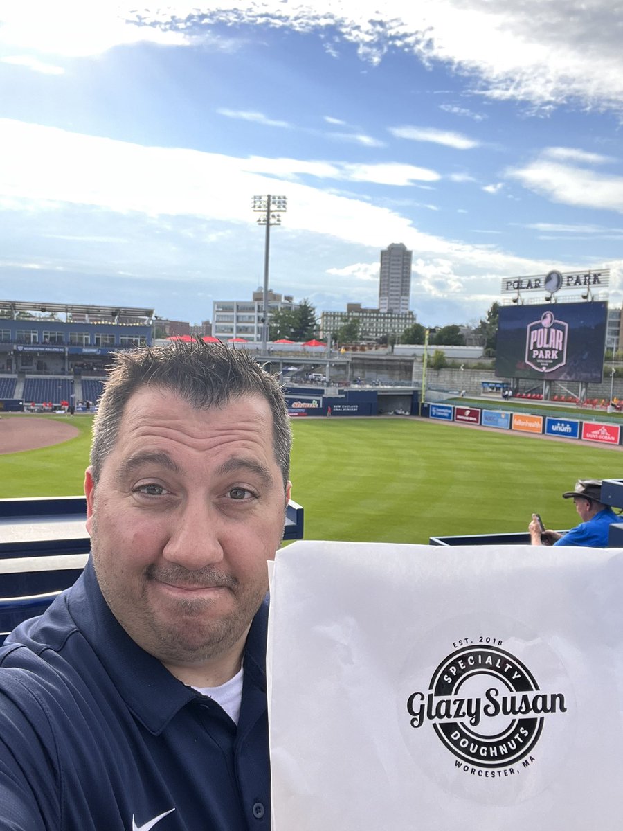 BigBenDeCastro's tweet photo. .@GlazySusan is at @PolarPark all week for this @WooSox homestand, and because I enjoy living so much, I’ve already picked up a couple to bring home to the family tonight!
#SmartHusband #SmartDad
#Influencer #PAAnnouncer @MiLB https://t.co/w0qSwyptKc