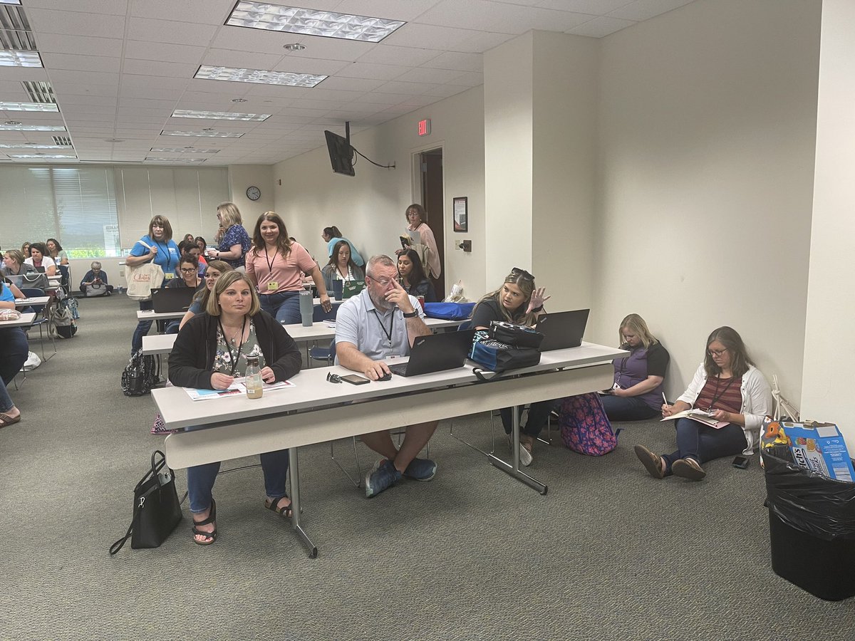 Full house for our second session on Low Prep strategies for Student Cognitive Enfagement! <a href="/Tanie1403/">Tanya Garcia</a> <a href="/StLouisRPDC/">St. Louis RPDC</a> <a href="/SoutheastRPDC/">Southeast MO RPDC</a> #edtechsemo