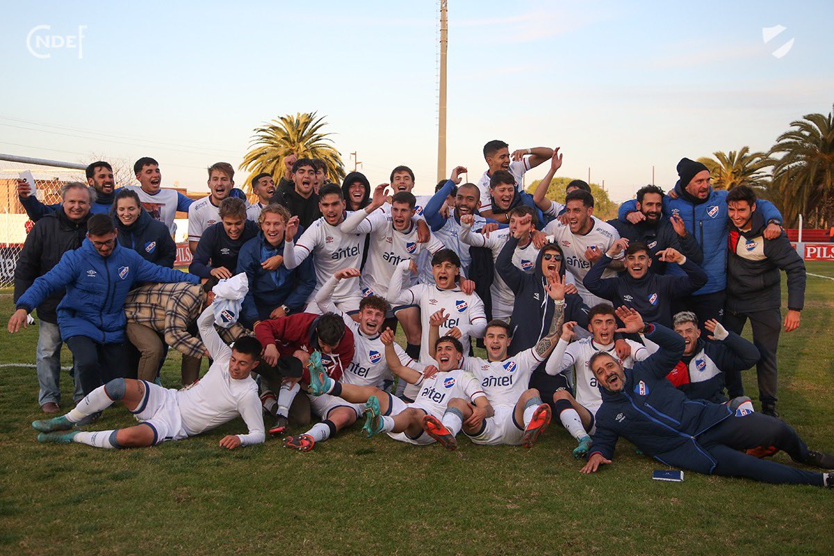 - ¿Con 8? 
- ¡Con 8! 

¡Nacional Nacional! 🔵⚪️🔴

#CanteraInagotable #ElClubGigante