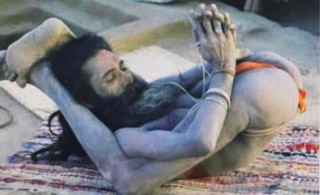 hoxain's tweet photo. @waddey @Khadhdhie True only few can do that yoga,lucky that we can’t do that 😂 https://t.co/jR4y7JuByF