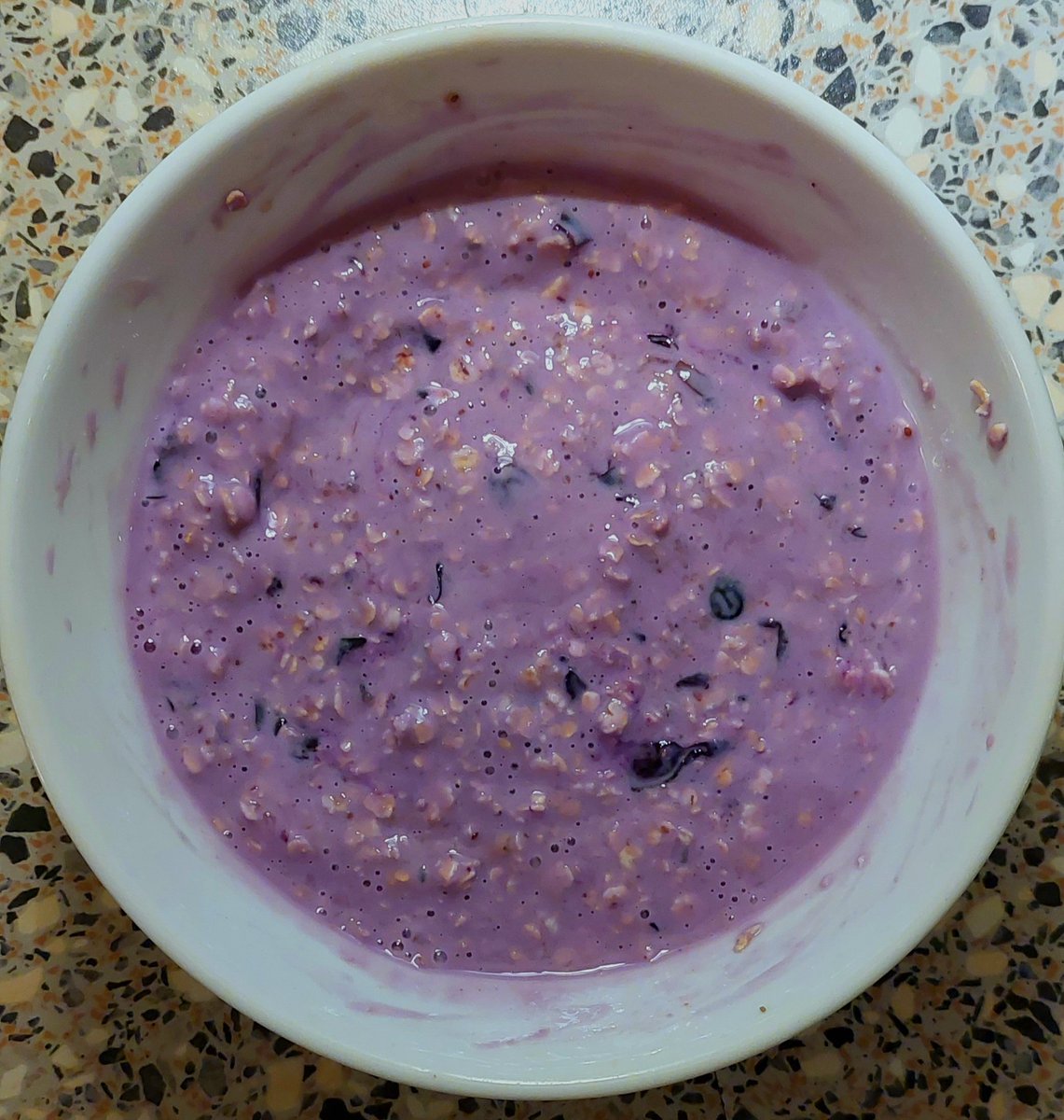yall look at the color of the blueberry overnight oats im making rn im going insane