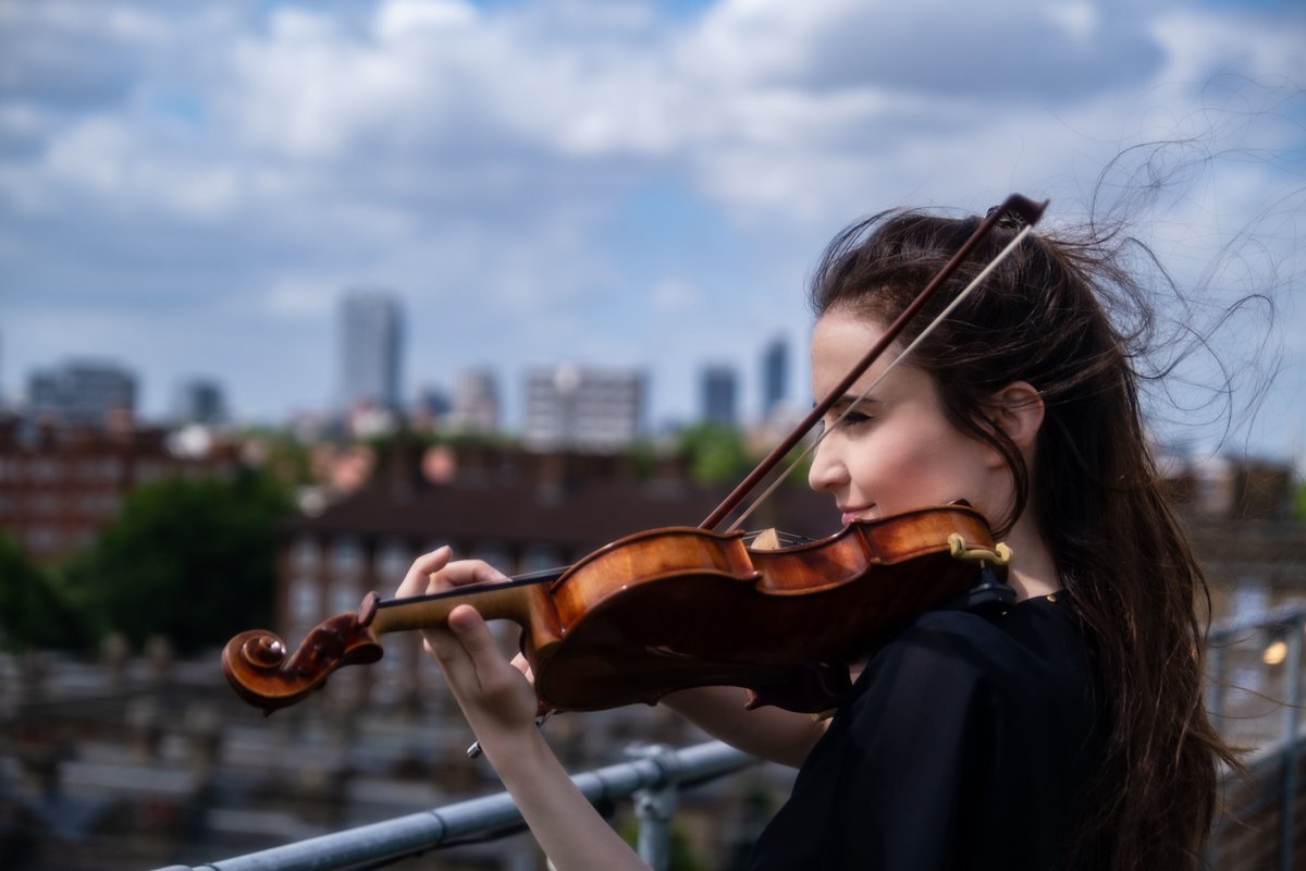 LEOrchestra's tweet image. Nothing beats the energy of LEO violinist 
@KamilaBydlowska! 🎻 
Classical, jazz, tango violinist and member of  #trioklein. 🌟⚡️
