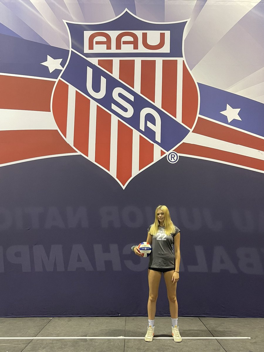 Having a blast with my team at AAUs, so many talented girls and a great competition to be a part of!

Talked to a bunch of college coaches and fingers crossed.

Tomorrow we start at 9am for the final day of the season 😭