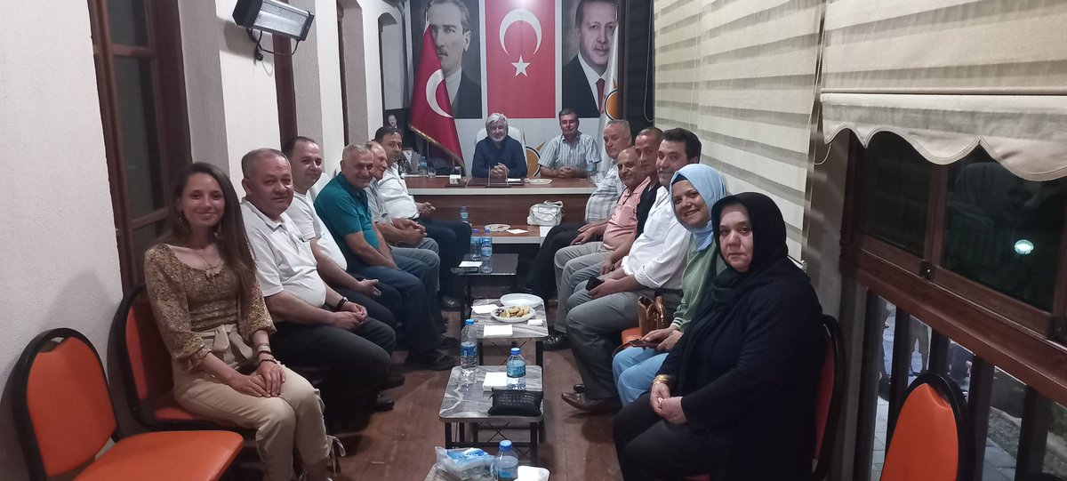PartiRkagac's tweet photo. İl Başkanımız Sn.Salih Hızlı ve yönetim kurulu üyelerimiz eşliğinde haftalık İlçe yönetim kurulu toplantımızı gerçekleştirdik.Toplantımıza katılan Değerli İl Başkanımıza ziyaretlerinden dolayı teşekkür ederiz...Toplantımız hayırlara vesile olsun. https://t.co/dgH61zPvgD