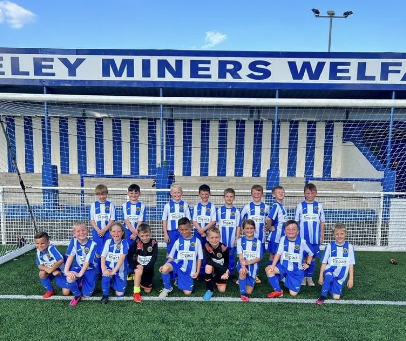 StaveleyMWFC's tweet photo. The rumblings of ⚽️ are starting … our Juniors U8’S first game - smiles a plenty and enjoyment from both hosts &amp; visitors👏
Great picture mind you boys ⚽️💙👍 https://t.co/olnlNGgpxy