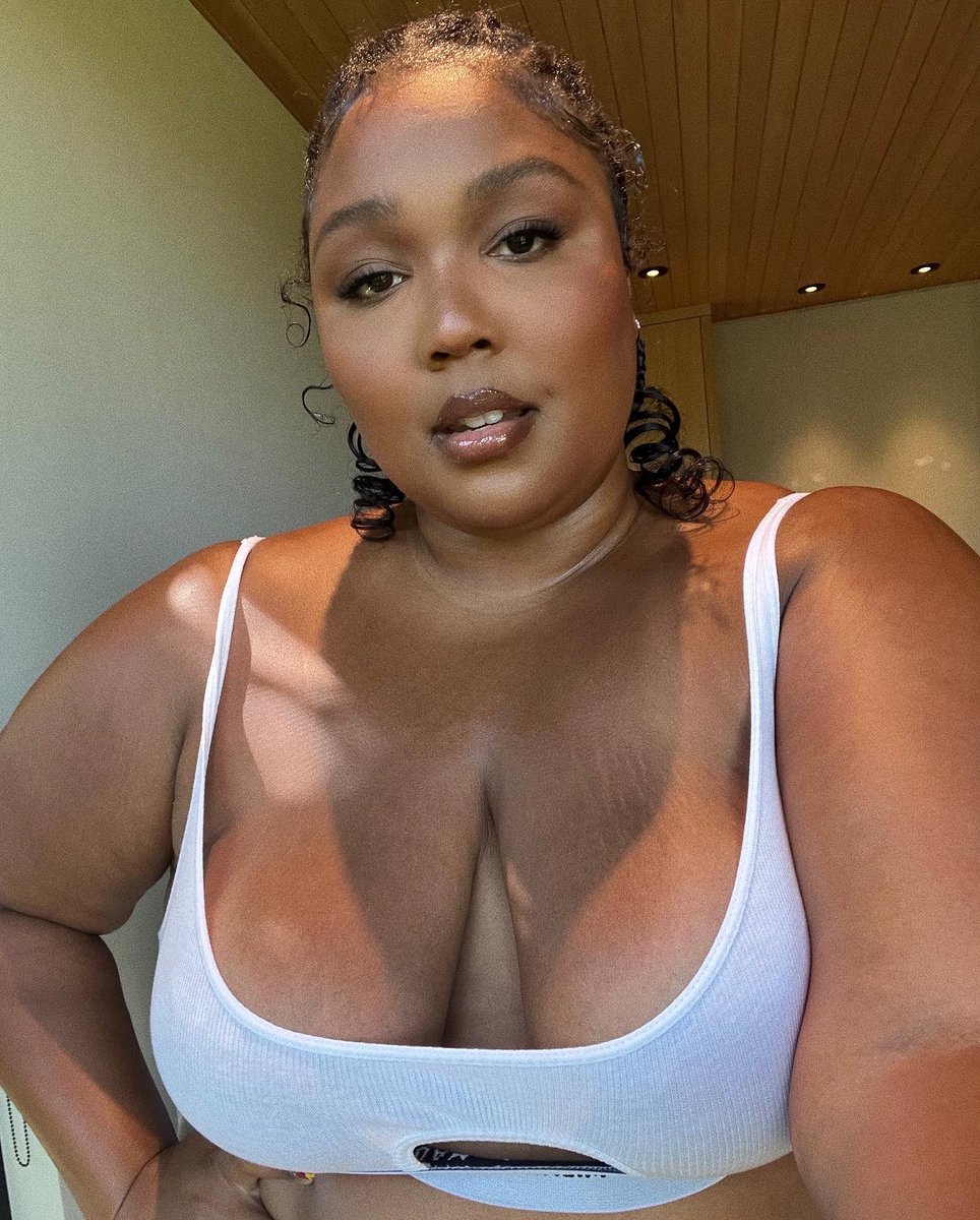 LIZZO tweet media