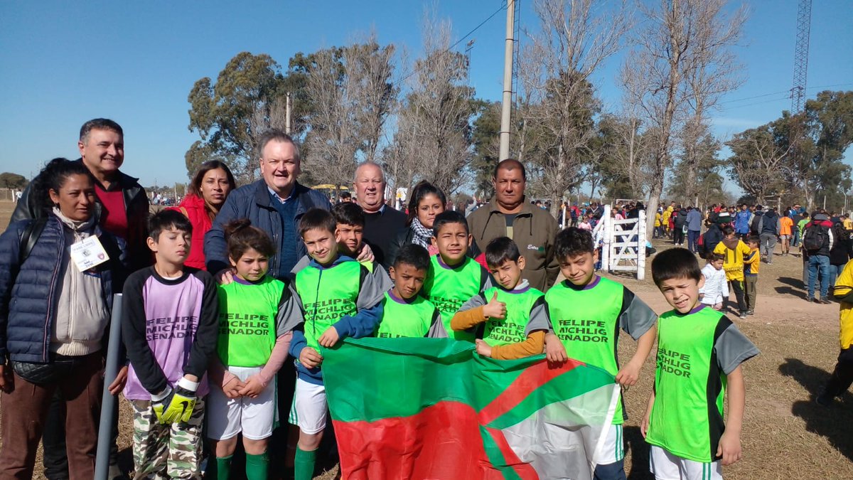 El senador <a href="/MichligDianela/">DianelaMichlig</a>  y el diputado <a href="/mogonzalez67/">Marcelo Omar Gonzalez</a>  participaron del Encuentro Nacional de Fútbol Infantil organizado por el Club D. U. de Arrufó enelarea.com.ar/2022/06/21/mic… a través de <a href="/enelarea/">En El Area</a>