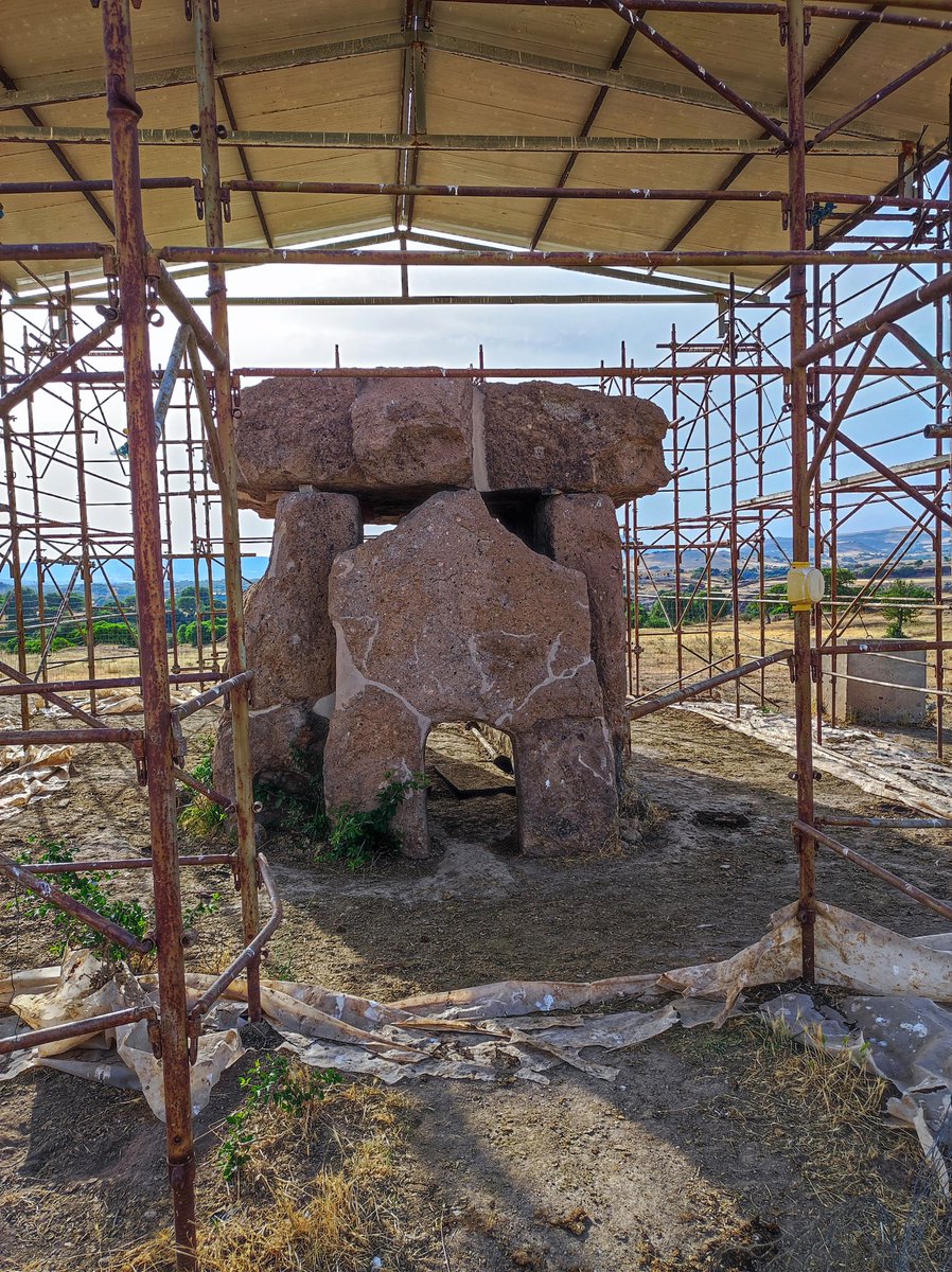 bimboinspalla's tweet image. Oggi con il mio gruppo di piccoli esploratori siamo andati a trovare un vecchio amico che, nonostante l'età, sopporta ancora bene il caldo di questa torrida #Estate2022 

@SardegnaTurismo @MuseoArcheoCa @beni_culturali @SardegnaG
