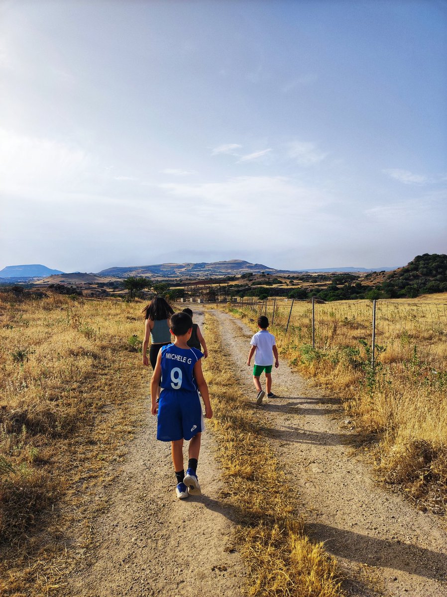 bimboinspalla's tweet image. Oggi con il mio gruppo di piccoli esploratori siamo andati a trovare un vecchio amico che, nonostante l'età, sopporta ancora bene il caldo di questa torrida #Estate2022 

@SardegnaTurismo @MuseoArcheoCa @beni_culturali @SardegnaG