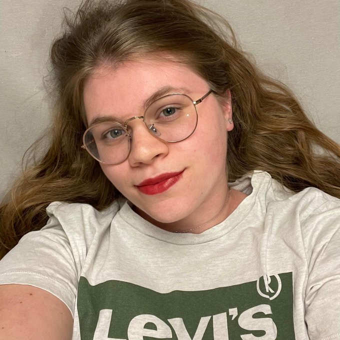 leg dich doch einfach mal zu mir 🥰 https://t.co/GjizMzKbSh<a href="/tag/lealovebird"class="tags"><span>#lealovebird</span></a>
