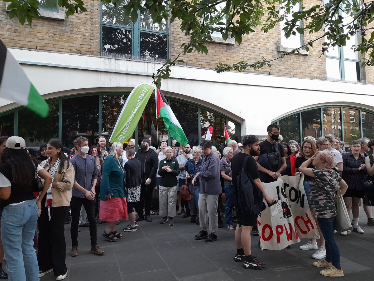 Great turnout to @HackneyPSC’s vigil tonight calling for an end to Hackney police cooperation with Israeli police✊