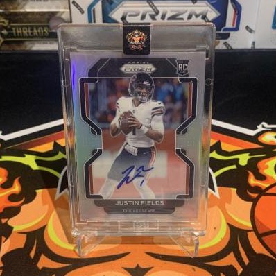 BreaksofGod's tweet photo. Hope you like color blasts, because here comes another!! ๐ฅ๐๐คฉ These two AWESOME @justnfields pulls came out of our recent @PaniniAmerica Prizm breaks, sky's the limit for the @ChicagoBears' young QB1! ๐ฅ๐ฅ
#PulledByBoG #TheHobby https://t.co/mckundH2BW