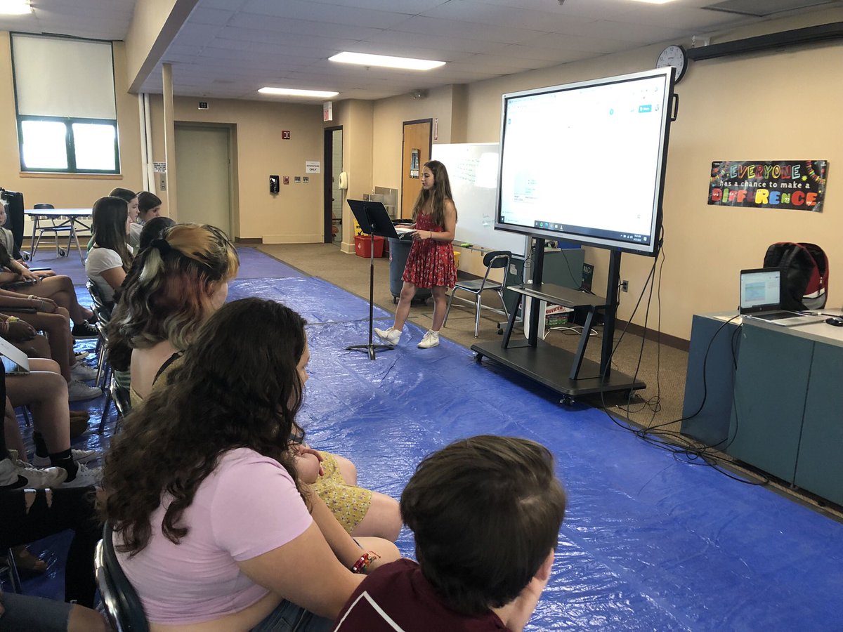 So happy to return to many end of year traditions @WSParkerMS Last week, 7 Blue kids presented graduation speeches in ELA class. Each class gave feedback on the top 5. Those students presented for the whole team today on topics like community, individuality, and confidence.