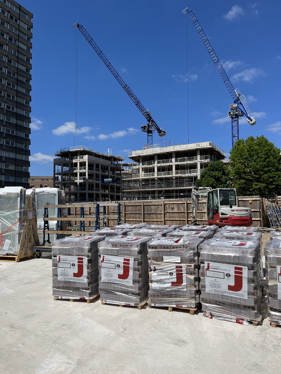 ConstructionRol's tweet photo. The summit is in sight at Agar Grove Phase 1C for ⁦@Hill_Group_UK⁩ https://t.co/HHDHfldBIA