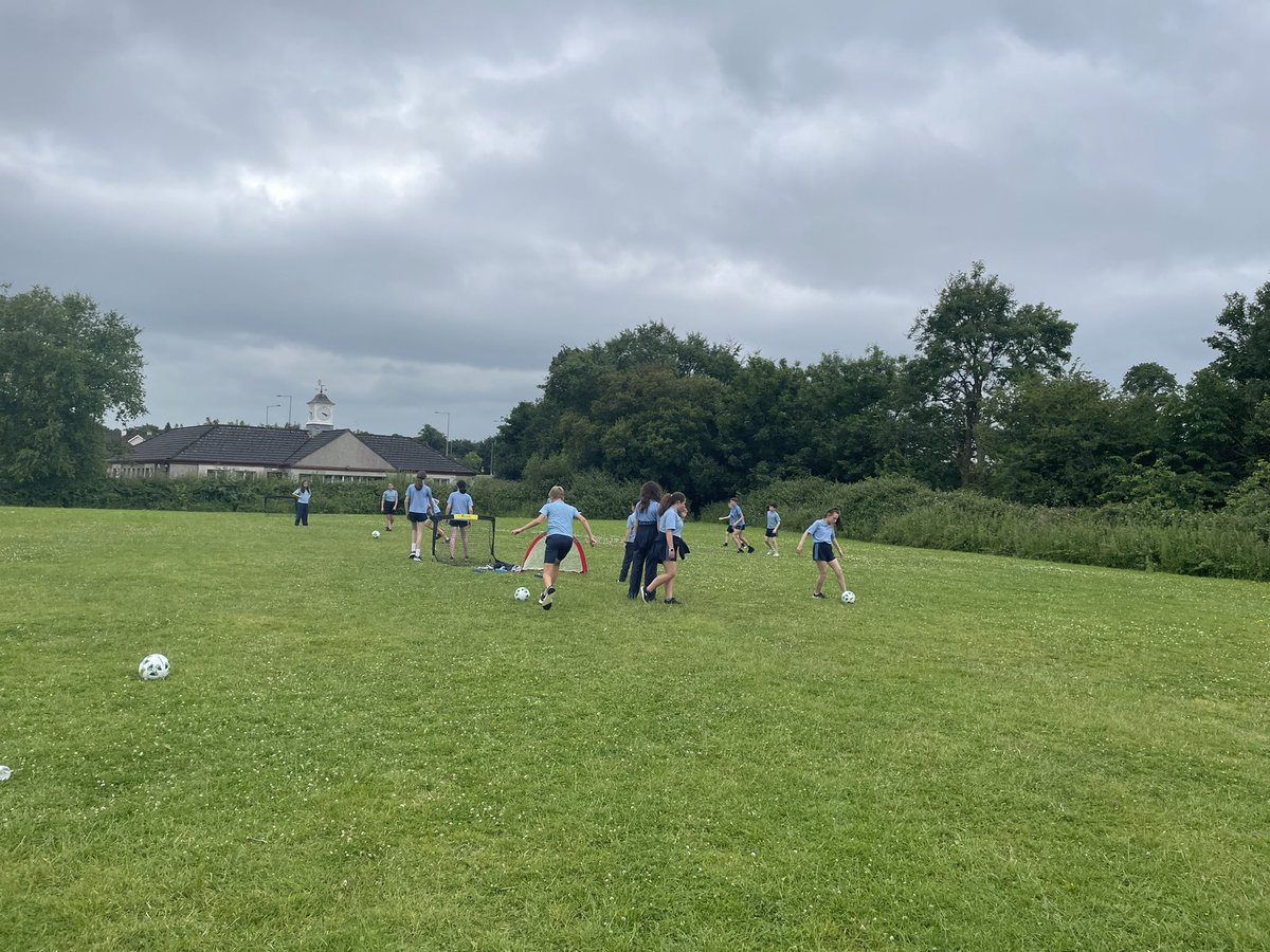 msomearasclass's tweet photo. Fitness and Fun Day 2022. We had a great day, full of fun ⚽️ 🏸 🏀 topped with surprise pizza for lunch 🍕 @MilfordNS82 https://t.co/Jp8jWbNOdY