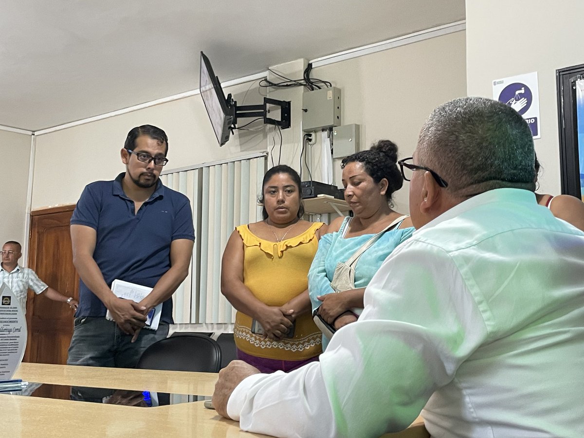 SaldarriagaF1's tweet photo. Nuestro mayor interés es ver un Atacames en vías de desarrollado, próspero, ordenado, cumplidor de sus tributos, sin disputa de predios, toda propiedad debe disponer de Escritura Pública, de ahí partimos para promover el crecimiento de acuerdo a planificación
#AtacamesCrece 💪 https://t.co/nYJyebnhOV