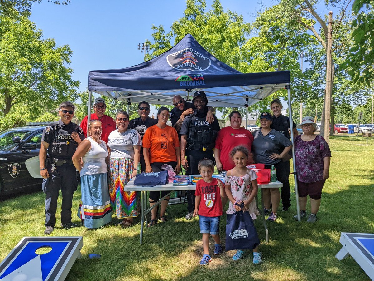 gill_wps's tweet photo. Great turnout @ Windsor Indigenous Solidarity Day @ MicMac Park today
@WindsorPolice was proud to be part of the event honoring Diversity, Heritage &amp; invaluable contributions of First Nations, Inuit &amp; Metis peoples #IndigenousPeoplesDay 
#NIPD2022 
#YQG https://t.co/LicqWkyTYn