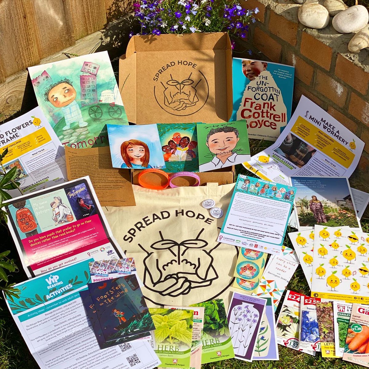 _tarasteaching's tweet photo. #RefugeeWeek22 @VIPreading book boxes!! #SpreadHope22 📚📦🤩
Look how incredible my two very kindly #gifted book boxes for refugee week are from @VIPreading?! In aid of @o_refugee 💙
So proud to have been a part of this incredible project!🌱🤩Congrats @RobMcVIP & @OnjaliRauf! https://t.co/kGYcDa35jf