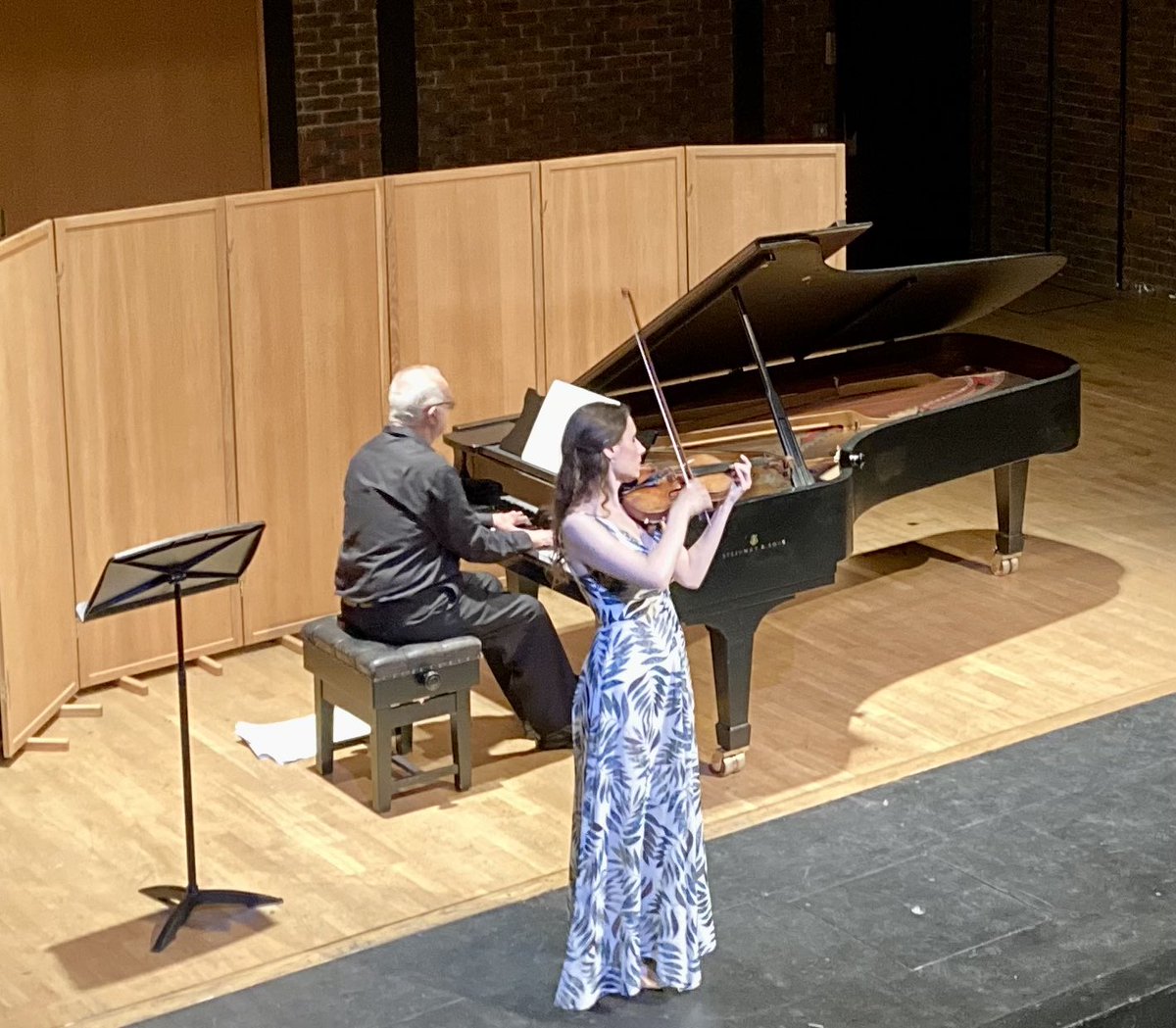 Beautiful performances from <a href="/JenniferPikeVLN/">Jennifer Pike</a> &amp; <a href="/MartinRoscoe1/">Martin Roscoe</a> this eve @alleynsmusic @MCTAlleyns A truly wonderful partnership