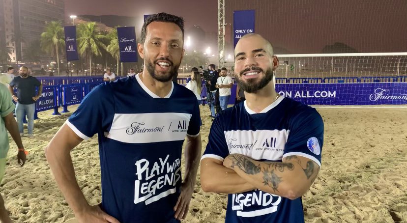 Fizemos estrago, ok? 

O careca e o Vovô dando show vocês assistem amanhã, no #SBTSportsRio

Valeu, @PSGbrasil #PlayWithLegends #LimitlessSport