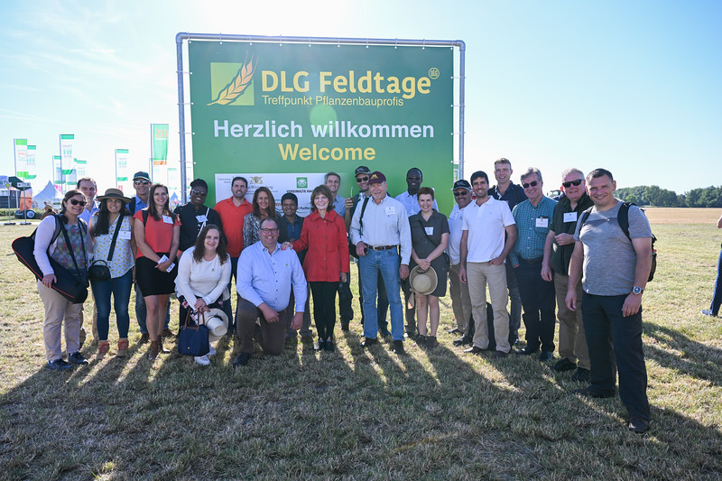 Farmers No Borders (@world_farmers) on Twitter photo Thread 🧵
<a href="/GlobalFarmerNet/">GlobalFarmerNetwork</a>'s member Marcus Holtkotter <a href="/BauerHolti/">Marcus Holtkötter</a> arranged for us a trip to <a href="/feldtage/">DLG-Feldtage</a>
Thanks for having us
It was a great day to walk around impressive machinery and technological advances for farmers
#GlobalFarmerNetwork22 Thread 🧵
<a href="/GlobalFarmerNet/">GlobalFarmerNetwork</a>'s member Marcus Holtkotter <a href="/BauerHolti/">Marcus Holtkötter</a> arranged for us a trip to <a href="/feldtage/">DLG-Feldtage</a>
Thanks for having us
It was a great day to walk around impressive machinery and technological advances for farmers
#GlobalFarmerNetwork22