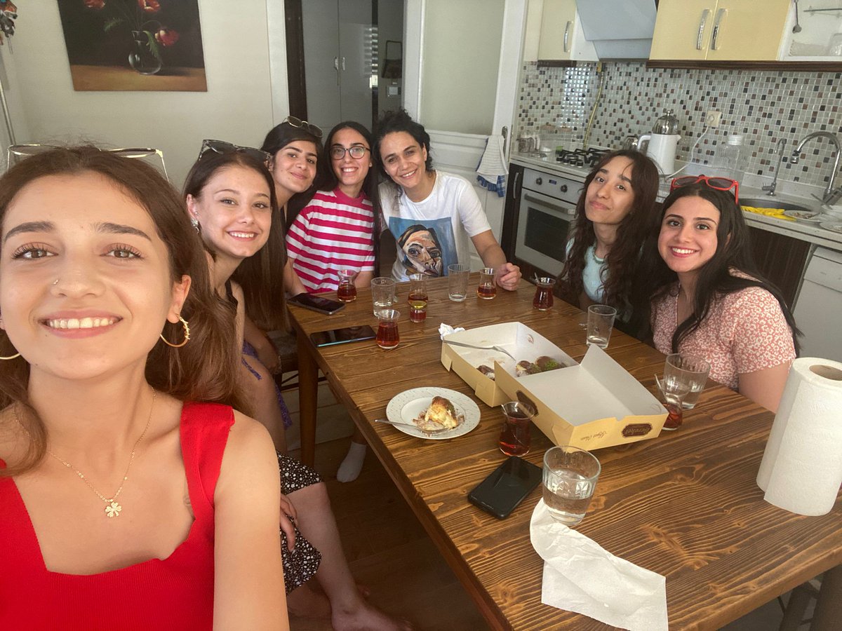 Mutluyduk o gün karne günüydü 😂😂