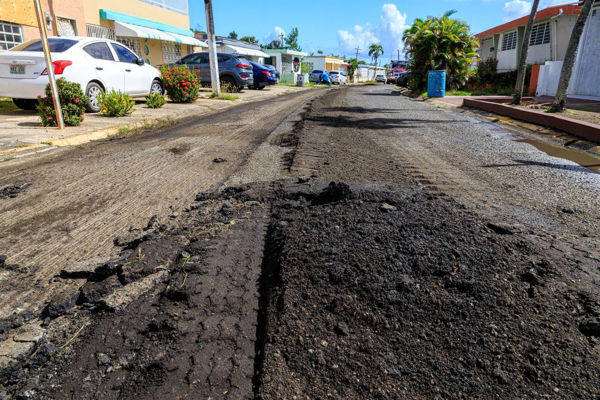 Miguel_Romero_'s tweet image. ¡Comenzó la transformación en las calles de la comunidad Villa Prades! Hoy iniciaron los trabajos de escarificación en la calle José Ignacio Quintón. #TusCallesAlDía #SanJuan