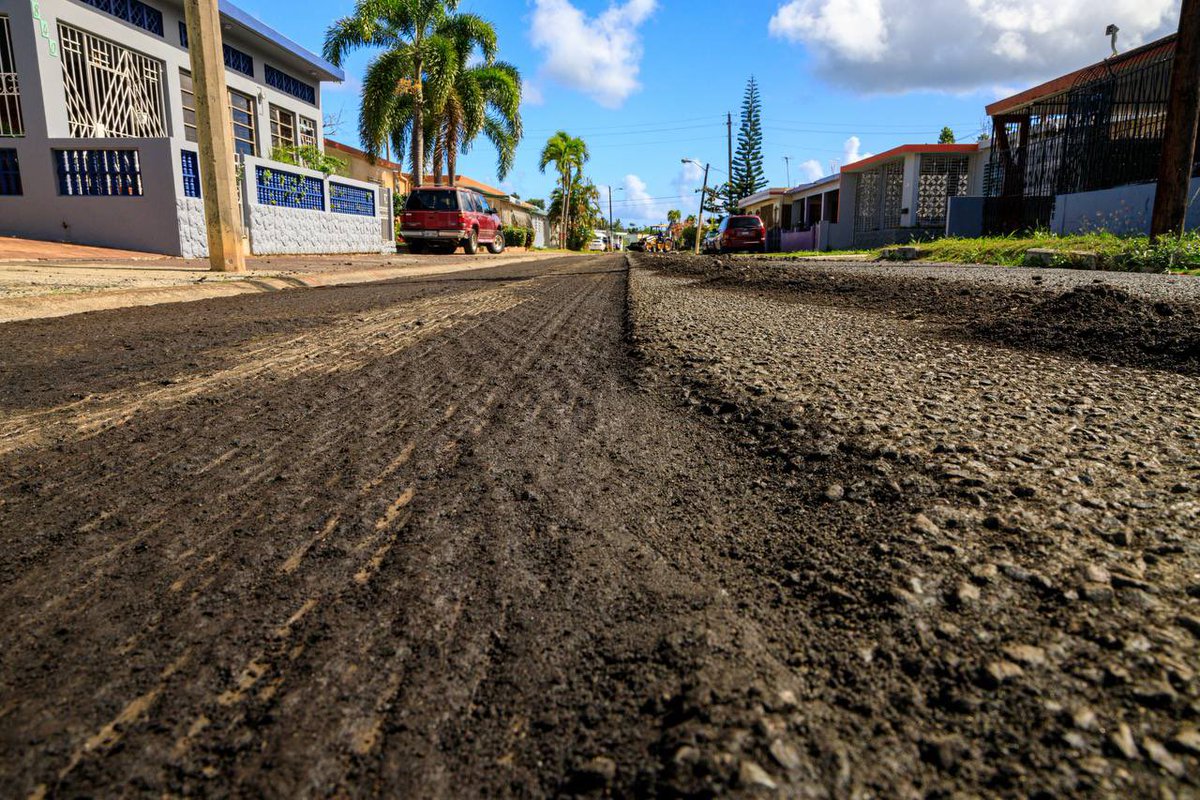 Miguel_Romero_'s tweet image. ¡Comenzó la transformación en las calles de la comunidad Villa Prades! Hoy iniciaron los trabajos de escarificación en la calle José Ignacio Quintón. #TusCallesAlDía #SanJuan