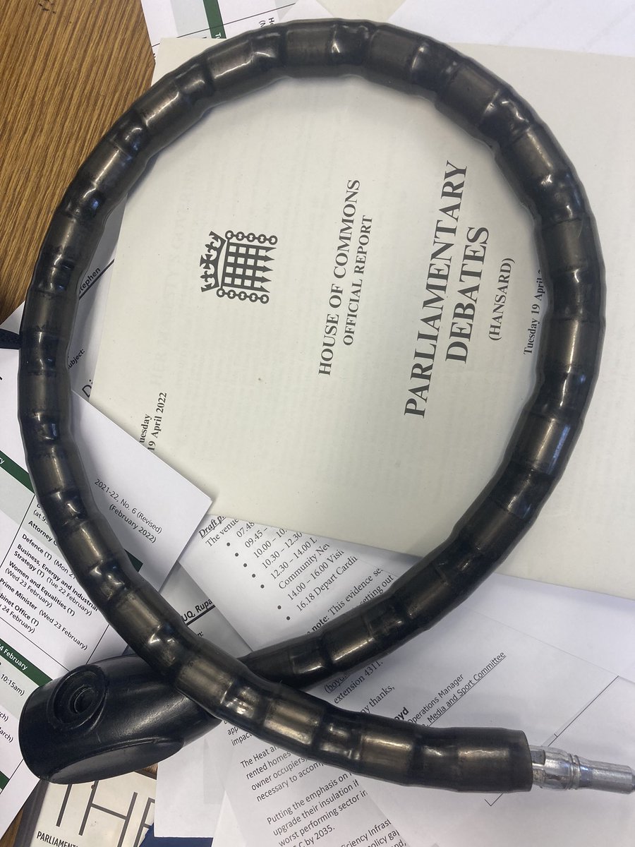Audio only at #PublicOrderBill committee today so if anyone listening to my oration attacking govt clampdown on protest was confused, this object is what I had with me explaining how carrying it make me liable for new offence it creates for preparation for protest 

#tubestrikes