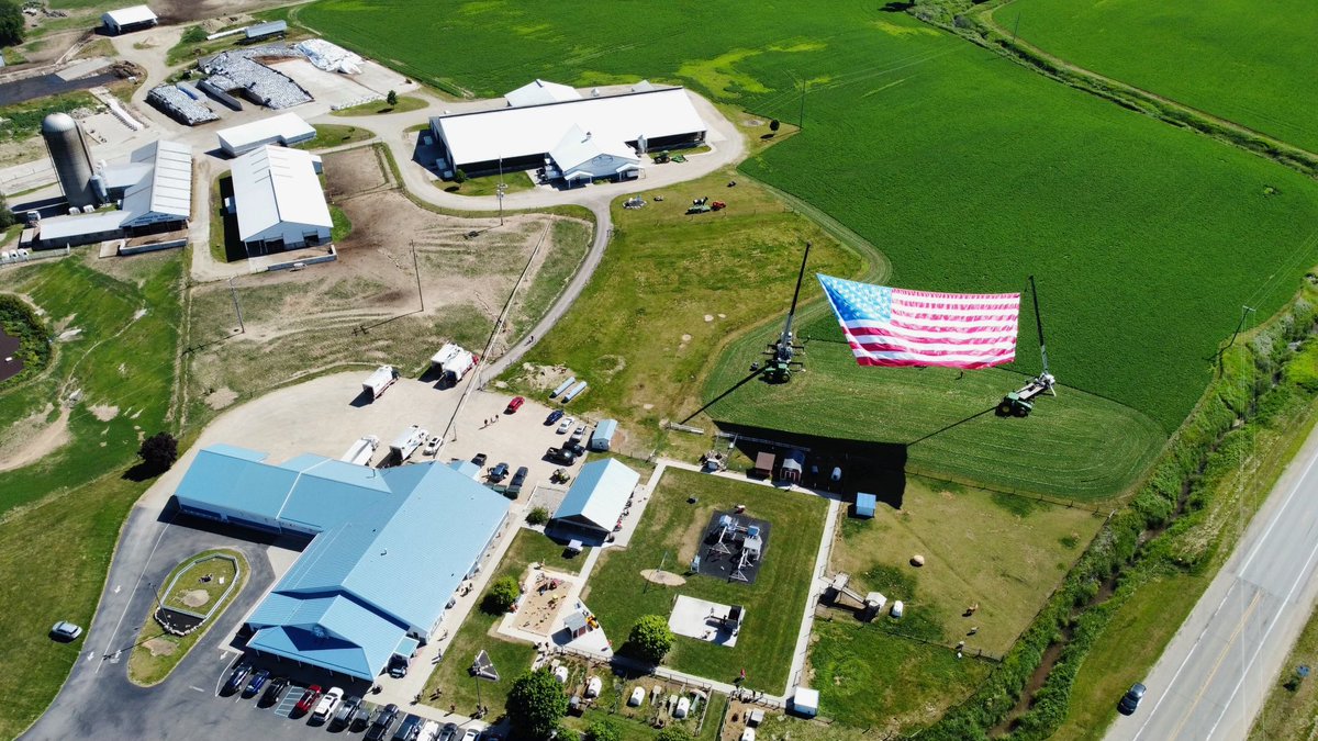 cardstunts's tweet photo. #moovillecreamery #giantamericanflag #kivettproductions https://t.co/9yGH26x4zd