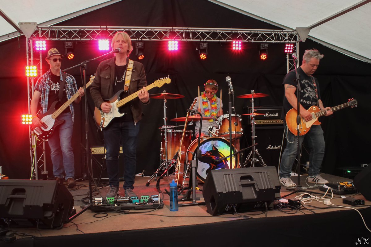 KeenanNikki240's tweet photo. The Moondogz opened the FAB22 Festival, Middlewich on the main stage supporting The Waterboys, here playing at the Kings Lock, Middlewich Folk and Boat Fringe festival, Sunday night. #FAB22 #theKingsLock #Middlewich #originalmusic #rockband #theMoondogz #folkandboatfestival https://t.co/atVrk5JYcx