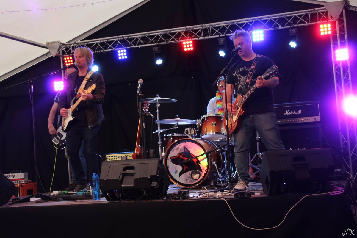 KeenanNikki240's tweet photo. The Moondogz opened the FAB22 Festival, Middlewich on the main stage supporting The Waterboys, here playing at the Kings Lock, Middlewich Folk and Boat Fringe festival, Sunday night. #FAB22 #theKingsLock #Middlewich #originalmusic #rockband #theMoondogz #folkandboatfestival https://t.co/atVrk5JYcx