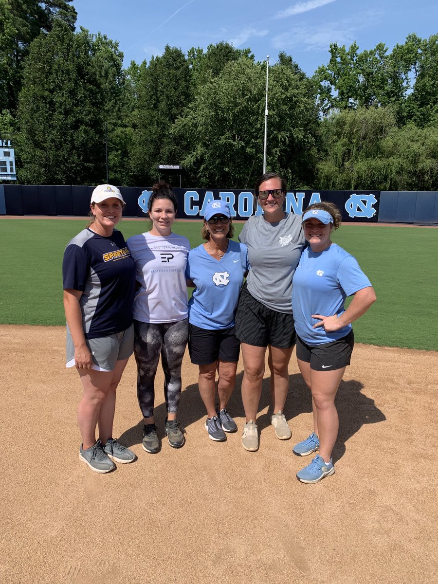 UNCCoachPapa's tweet photo. Love it when I reunite with my Alums working camps ⁦@KendraKirkhoff⁩ ⁦@ElevatedPerform⁩ ⁦@HaleighDickey⁩  ⁦@DickeysDugout_⁩ ⁦@TaylorPuetz⁩ @aparrish22 https://t.co/otlQXMYZ9I