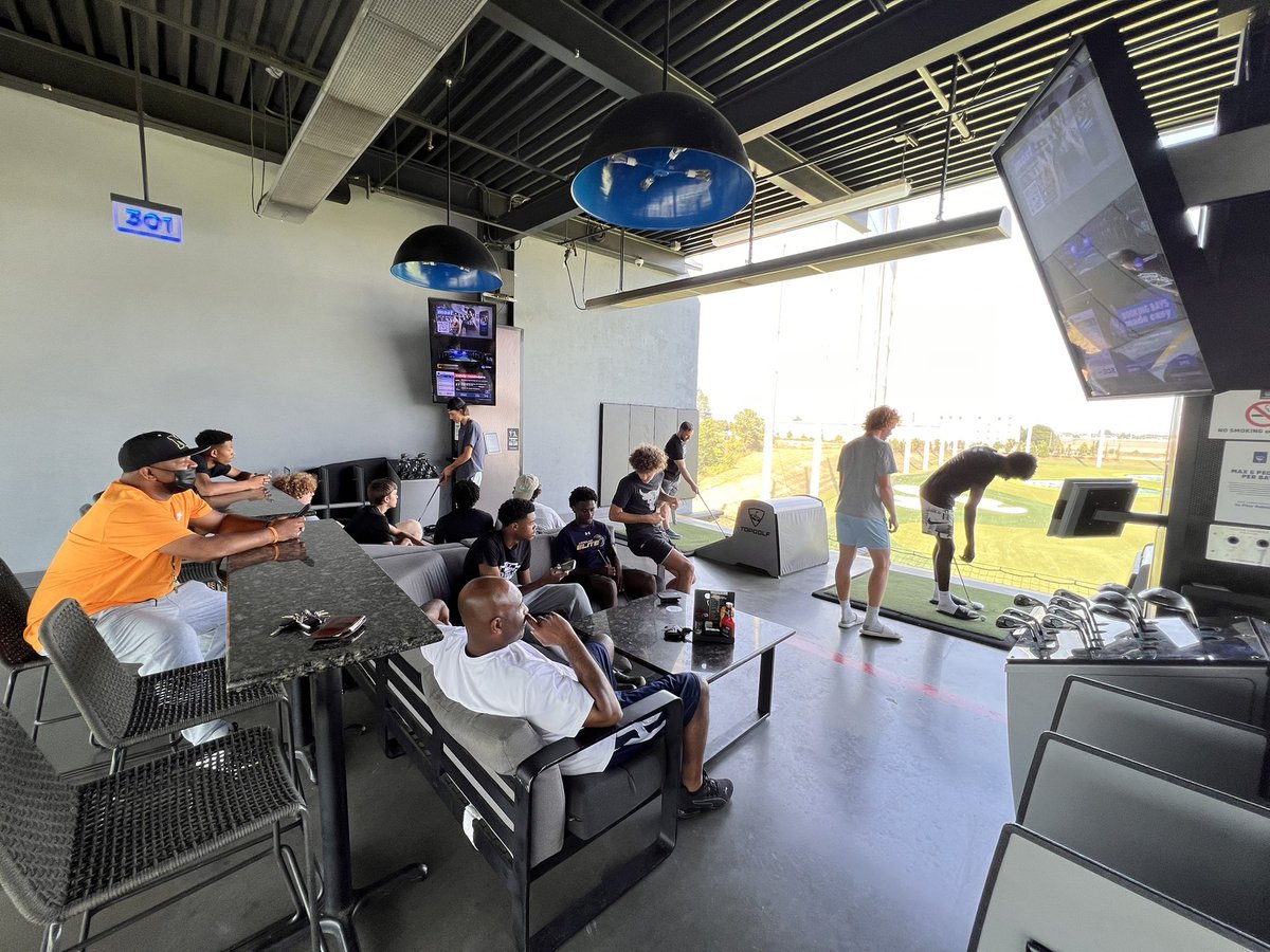 Great time at Top Golf. Found out that we should all stick to basketball except for Jack Nicholson. Drake won bay 1 <a href="/powellxdrake/">Drake Powell</a> and coach Poulos won bay 2