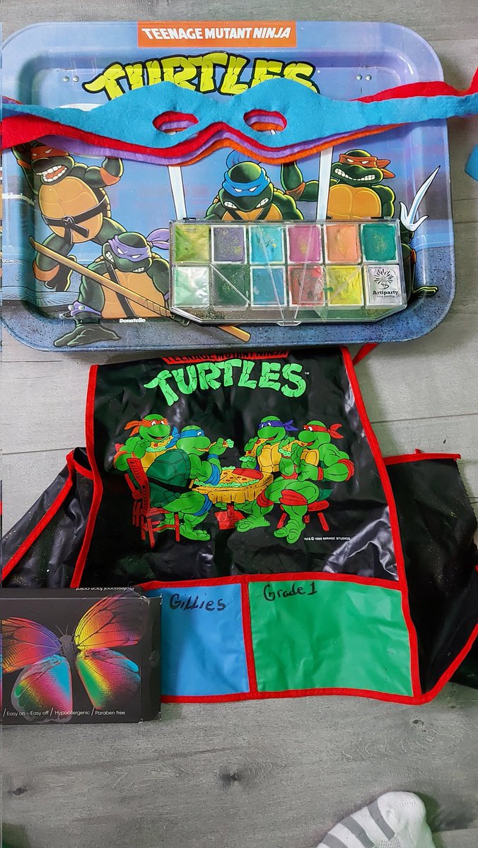 Herc_Gillies's tweet photo. A tease to my next 4 streams. Hmmm what could Teenage Mutant Ninja Turtles, bandanas and paint mean? (As I twirl my mustache)
Find out by tuning into the HercHouse Saturdays at 930pm est.
High Hooo!!!
#tmnt #ShreddersRevenge
#HercHouse #TMNT #paints #bandanas #highhooo #tease https://t.co/jTfSrSIuvv